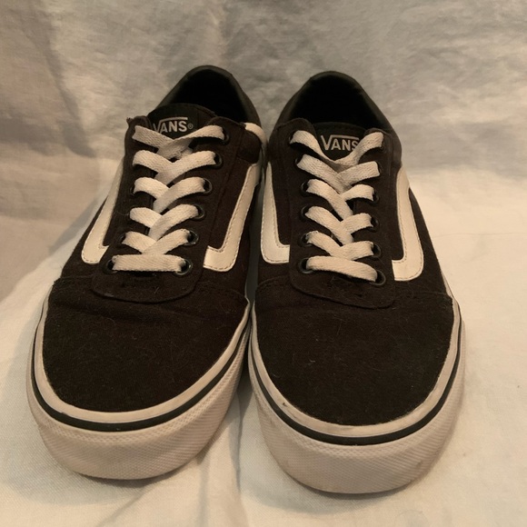 Skate shoes - Picture 1 of 2